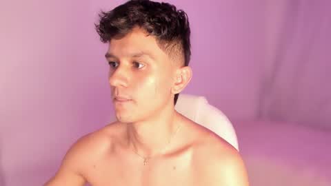 skinnydreamer online show from July 11, 2:27 am