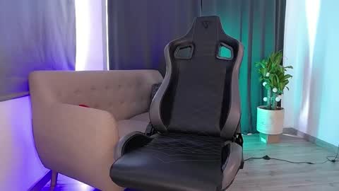 Liam Vokov online show from February 5, 5:05 pm