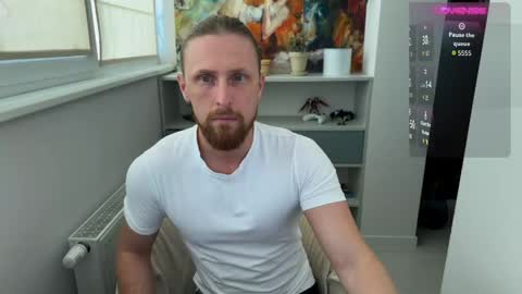 sky_guy25 online show from June 4, 8:20 am