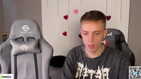 sky_hunter online show from April 1, 11:55 am