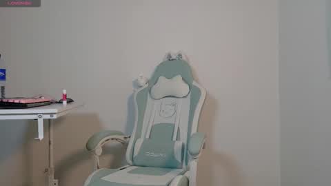 Snapshot of skye_nerdy chatting on October 10, 5:13 am SKYE. online show from October 10, 5:13 am