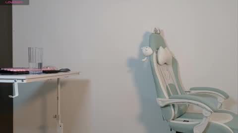 Snapshot of skye_nerdy chatting on October 11, 5:45 am SKYE. online show from October 11, 5:45 am