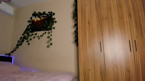 skyedavis online show from April 10, 2:22 pm