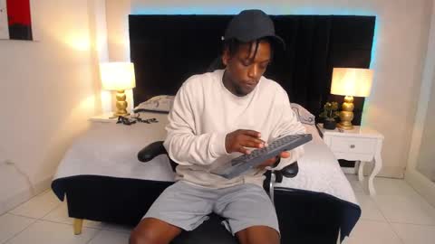 SKYLERBIGXXX online show from June 3, 4:04 am