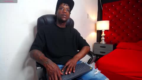 Snapshot of skylerbigxxx chatting on October 31, 4:13 am SKYLERBIGXXX online show from October 31, 4:13 am