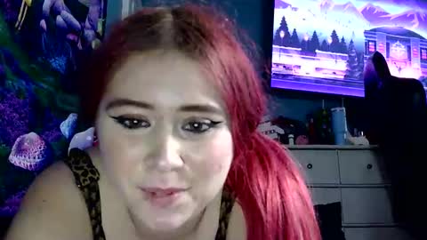 skylerrayy online show from February 9, 8:18 am
