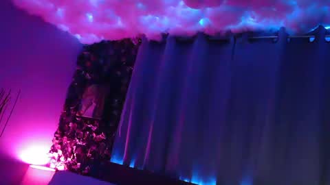 skyonetoo3 online show from March 5, 11:49 pm