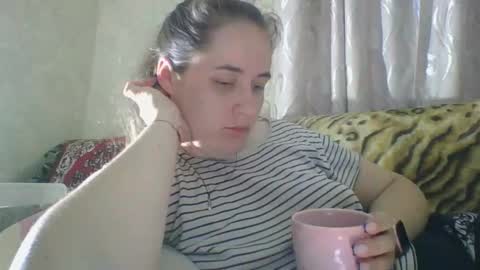skyressie333 online show from June 1, 6:20 pm