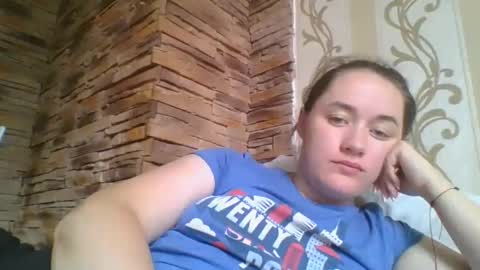 skyressie333 online show from October 5, 8:01 am