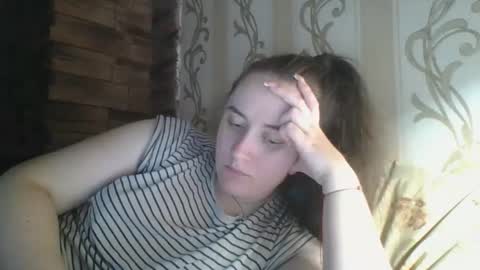 skyressie333 online show from December 5, 9:01 pm