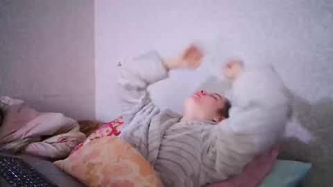 skyressie333 online show from February 9, 8:10 am