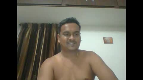 Snapshot of slaveqteguy chatting on October 28, 6:42 pm slaveqteguy online show from October 28, 6:42 pm