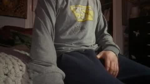 Snapshot of sleepymaneb chatting on October 6, 2:07 am sleepymaneb online show from October 6, 2:07 am