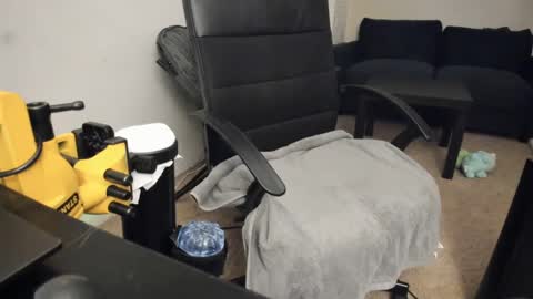 Snapshot of slimguerrilla chatting on February 26, 4:08 am Slimguerrilla online show from February 26, 4:08 am