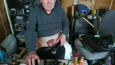 slutboybot online show from April 22, 10:11 am