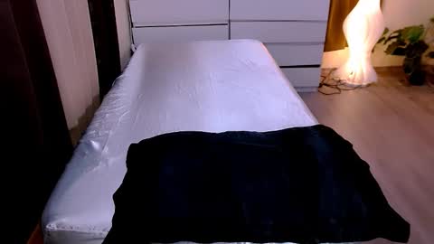 slutty_aurora online show from October 6, 9:27 am