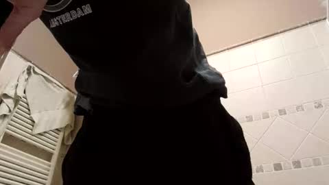 smallone8825 online show from April 2, 5:15 am