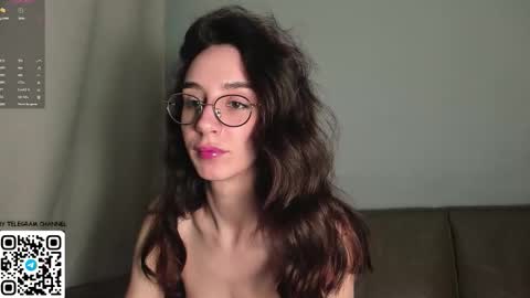 Elizabeth online show from March 25, 5:36 am