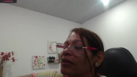 Snapshot of smilet_milf chatting on October 26, 3:12 pm Smileth online show from October 26, 3:12 pm