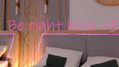 Mia online show from March 2, 11:50 am