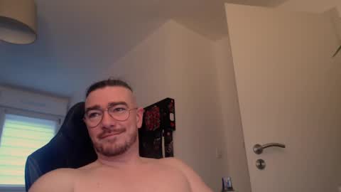 AllDayIDream online show from February 12, 7:02 am