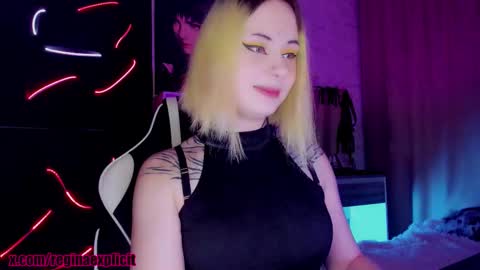 Snapshot of snake_bites chatting on October 2, 9:24 pm Reeginaaaaa online show from October 2, 9:24 pm