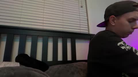 snapbacksandtattoos420 online show from May 29, 11:19 am