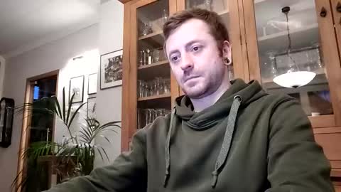 snoecks online show from March 17, 6:24 pm