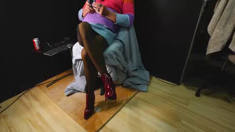 MISS SISSY CHERI online show from November 13, 5:04 pm