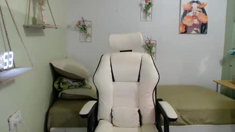 snow_2000 online show from December 12, 8:47 am