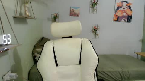 snow_2000 online show from October 16, 3:28 am