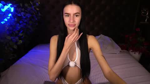 snow_whiteeex online show from October 19, 5:45 am