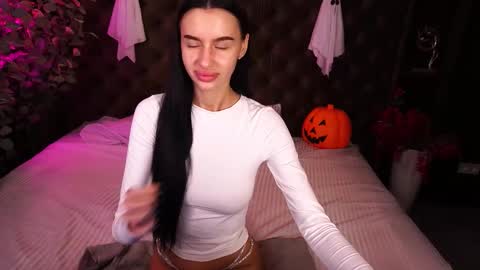 snow_whiteeex online show from October 31, 6:47 am