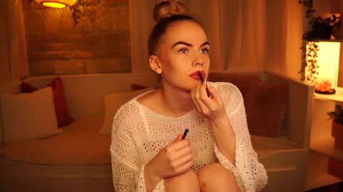 Hanna online show from February 5, 6:04 pm