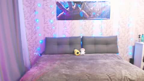 SnowWhate 00 online show from June 1, 6:53 pm