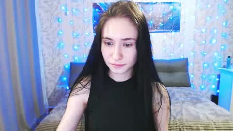 SnowWhate 00 online show from April 19, 6:10 pm