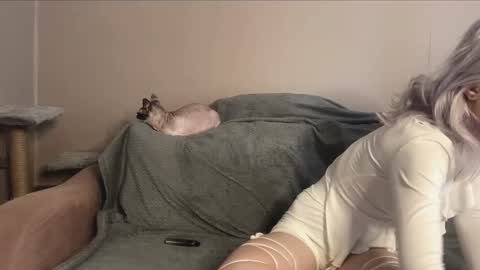 snowy_alice online show from November 15, 7:43 am