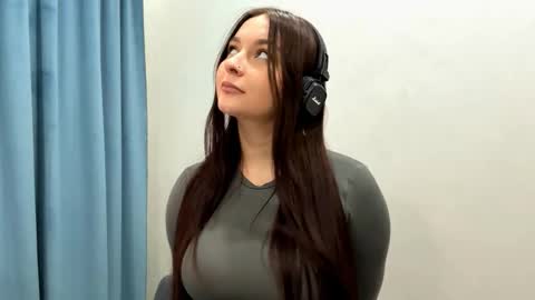 Caroline online show from November 20, 9:08 am