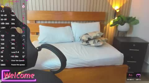 Help me achieve 100 thumbs up  online show from December 3, 8:55 am