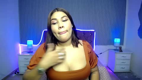 sofi_brunette_ online show from February 26, 3:10 am