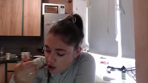 Sofi online show from April 9, 11:27 am