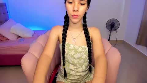 Snapshot of sofi_perezz chatting on February 8, 9:57 pm sofi online show from February 8, 9:57 pm