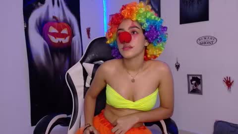 sofia_arango1107 online show from October 25, 9:59 pm
