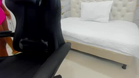 sofia_echeverri online show from April 20, 12:08 pm