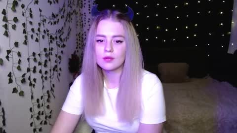 sofia_rosemary online show from February 7, 2:15 pm
