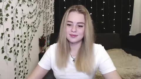 sofia_rosemary online show from January 9, 12:30 pm