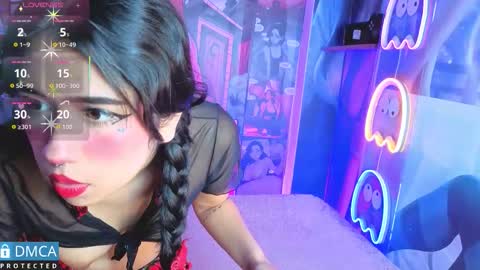 Sofia Sstone online show from December 5, 11:30 am