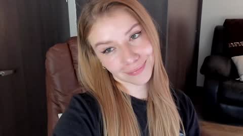 Snapshot of sofia_woodss chatting on February 2, 6:10 pm Sofia online show from February 2, 6:10 pm