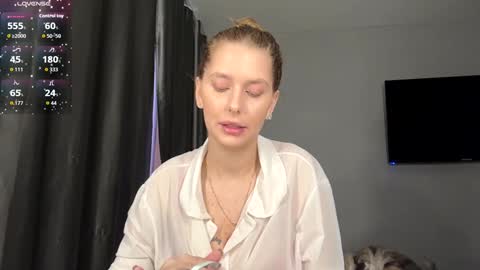 Hi My name is Sofia Welcome to my room Please thumbs up - its important online show from January 19, 6:56 am