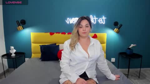 sofiafabulous online show from February 17, 1:59 am